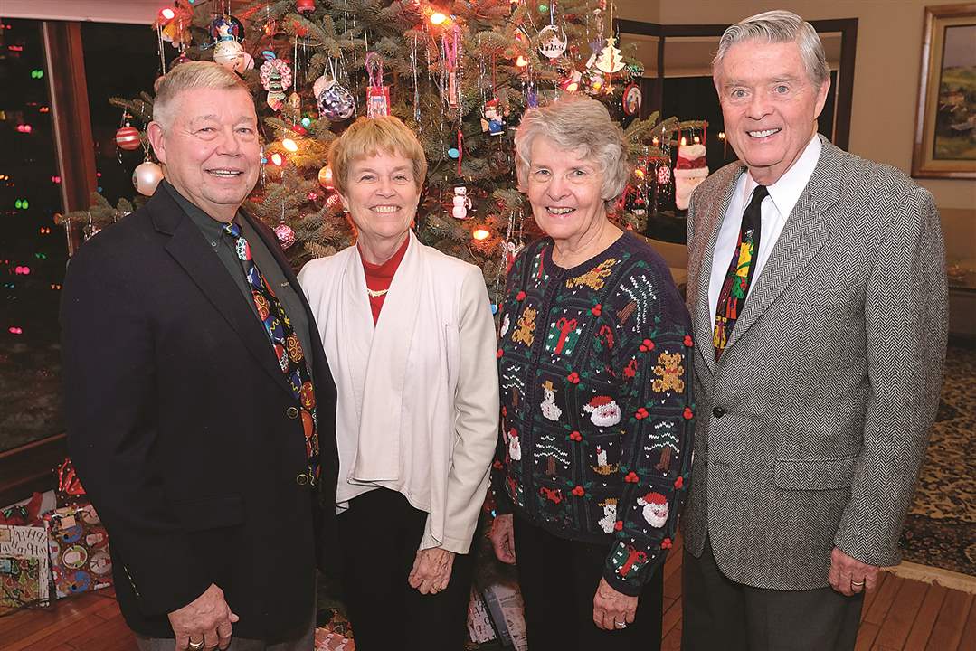 SOC-savage17p-Tom-Brady-Betsy-Brady-Sue-Savage-and-Bob-Savage