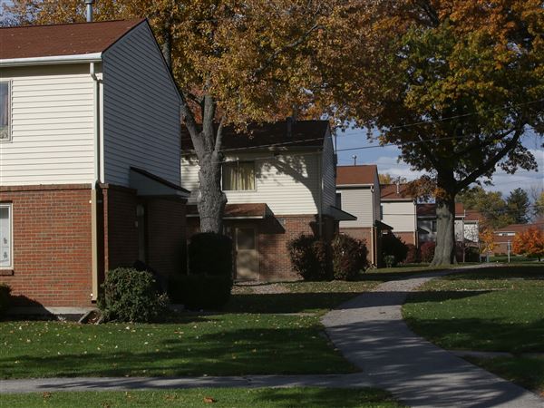 Man shot in arm, lip in East Toledo