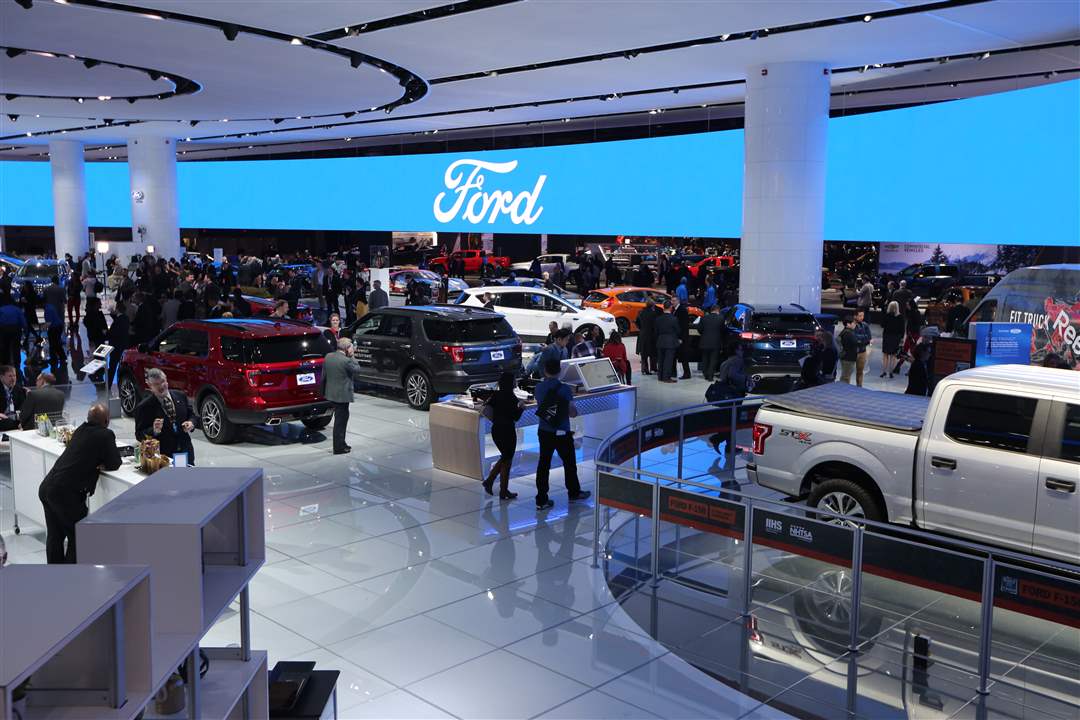 BIZ-autoshow10Ford