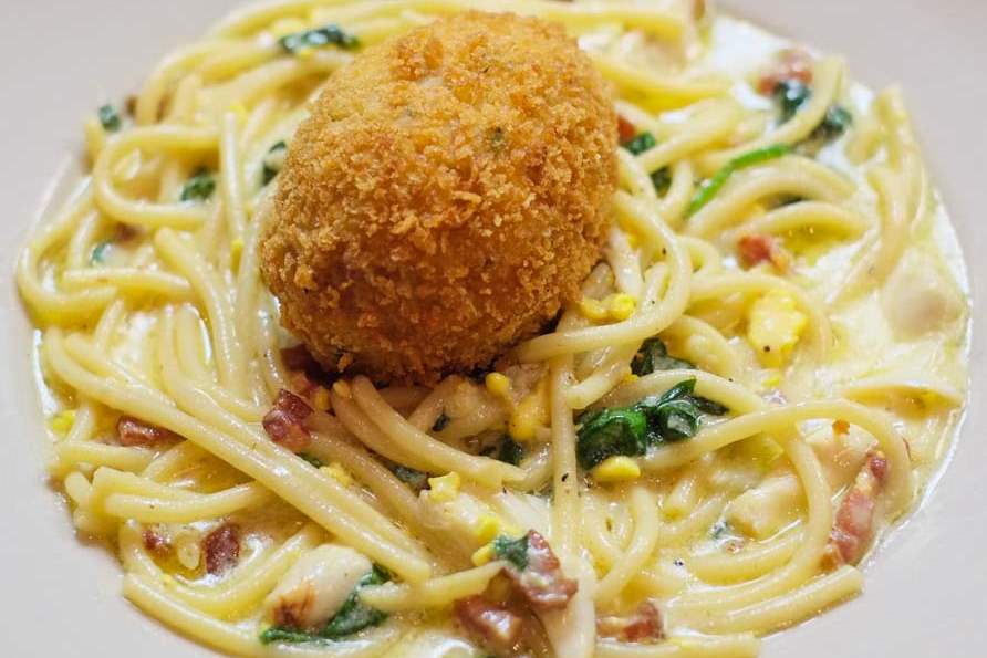 FEA-topknifemagpage22-Crab-cake-scotch-egg-carbonara