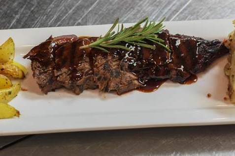 FEA-topknifemagpage22-Venison-loin