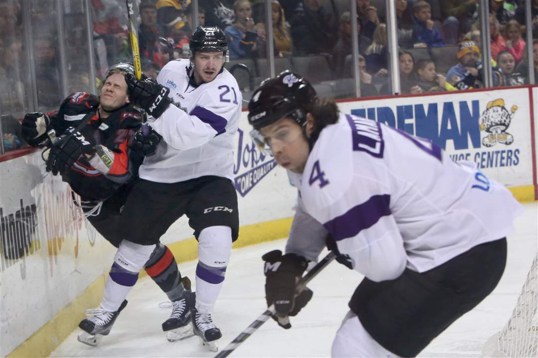 IN PICTURES Reading 7, Walleye 5 The Blade