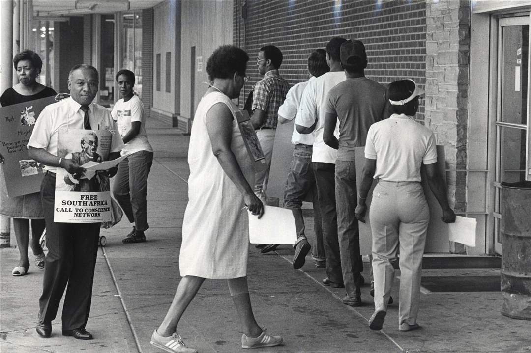 picketed-jpg-FLOYD-ROSE