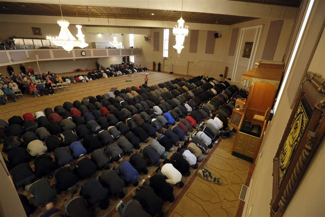 Participants-pray-2-10