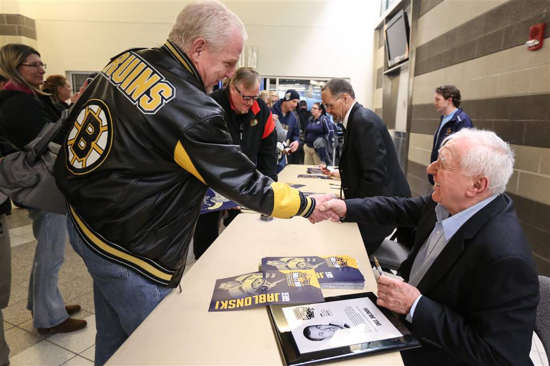 SPT-WalleyeHOF26p-shake