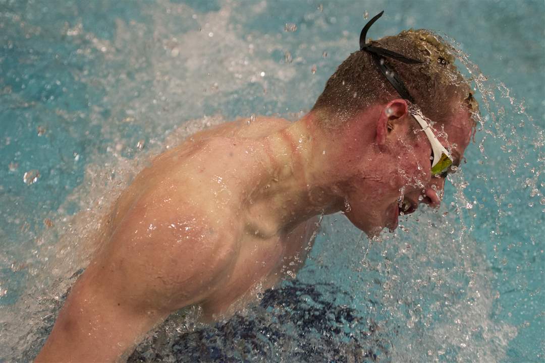 Div-I-State-SwimmingIssac