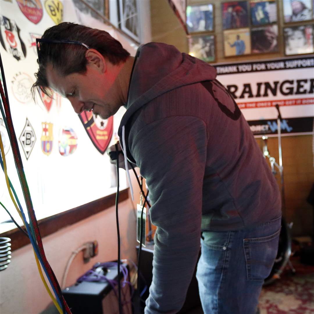 CTY-ACOUSTIC06Carpenter