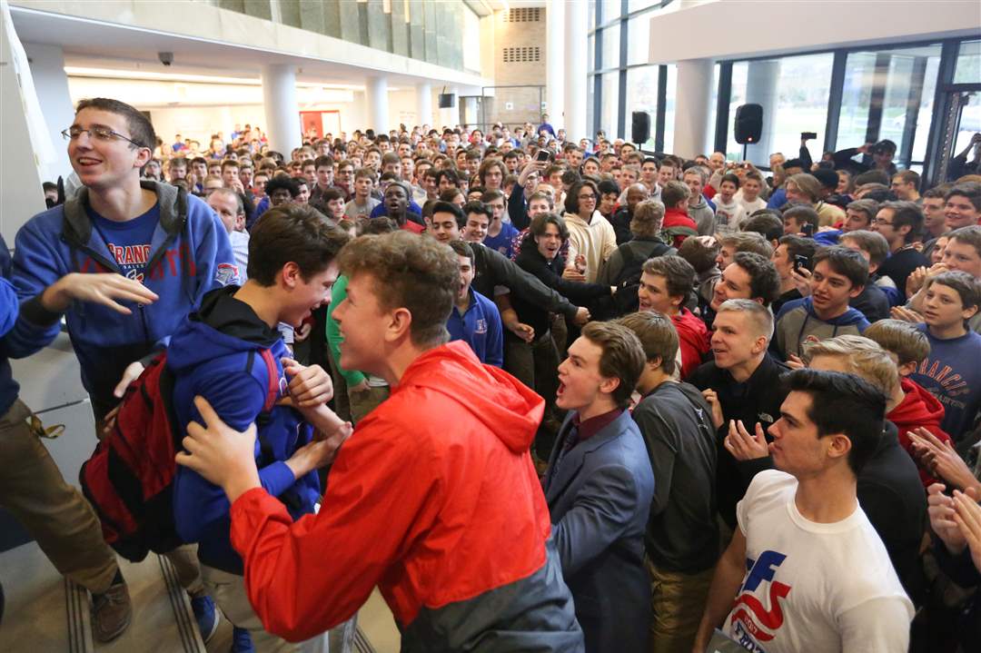 IN PICTURES: St. Francis hockey gets rousing send-off - The Blade