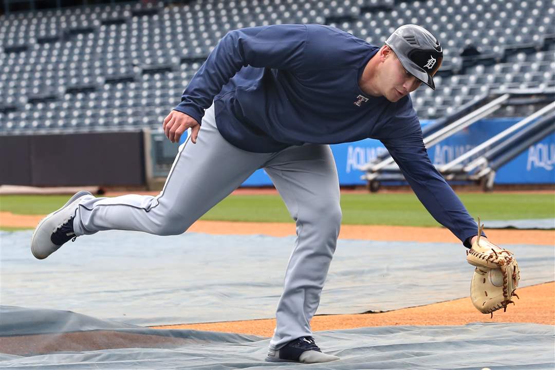 SPT-hensbat04p-HICKS-GROUNDER