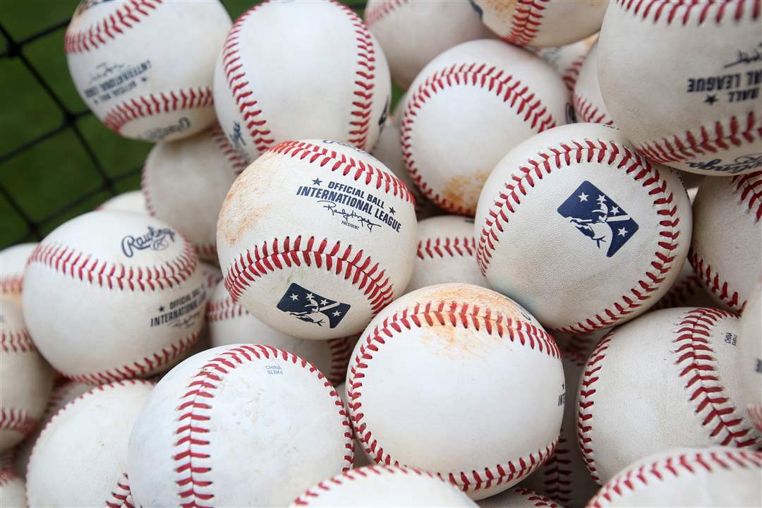 SPT-hensbat04p-baseballs-teaser