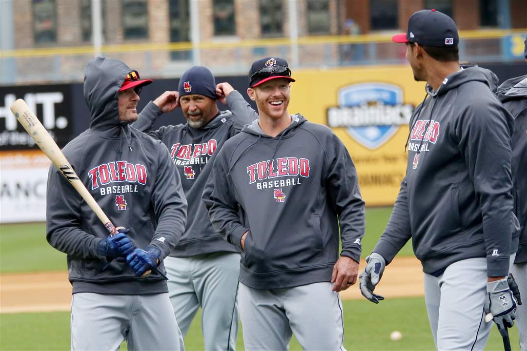 SPT-hensbat04p-ryan-pico-murton-and-moya