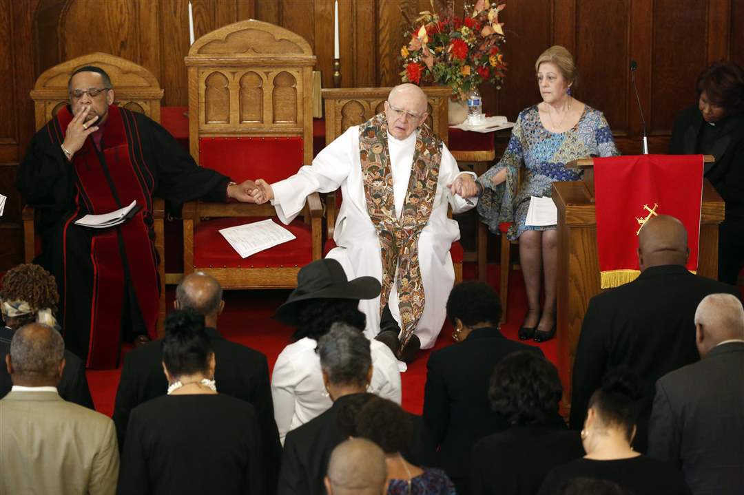 CTY-HANDS10pWilliams