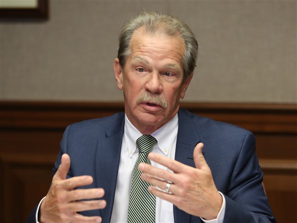 ProMedica CEO signs bun for Tony Packo’s wall | The Blade