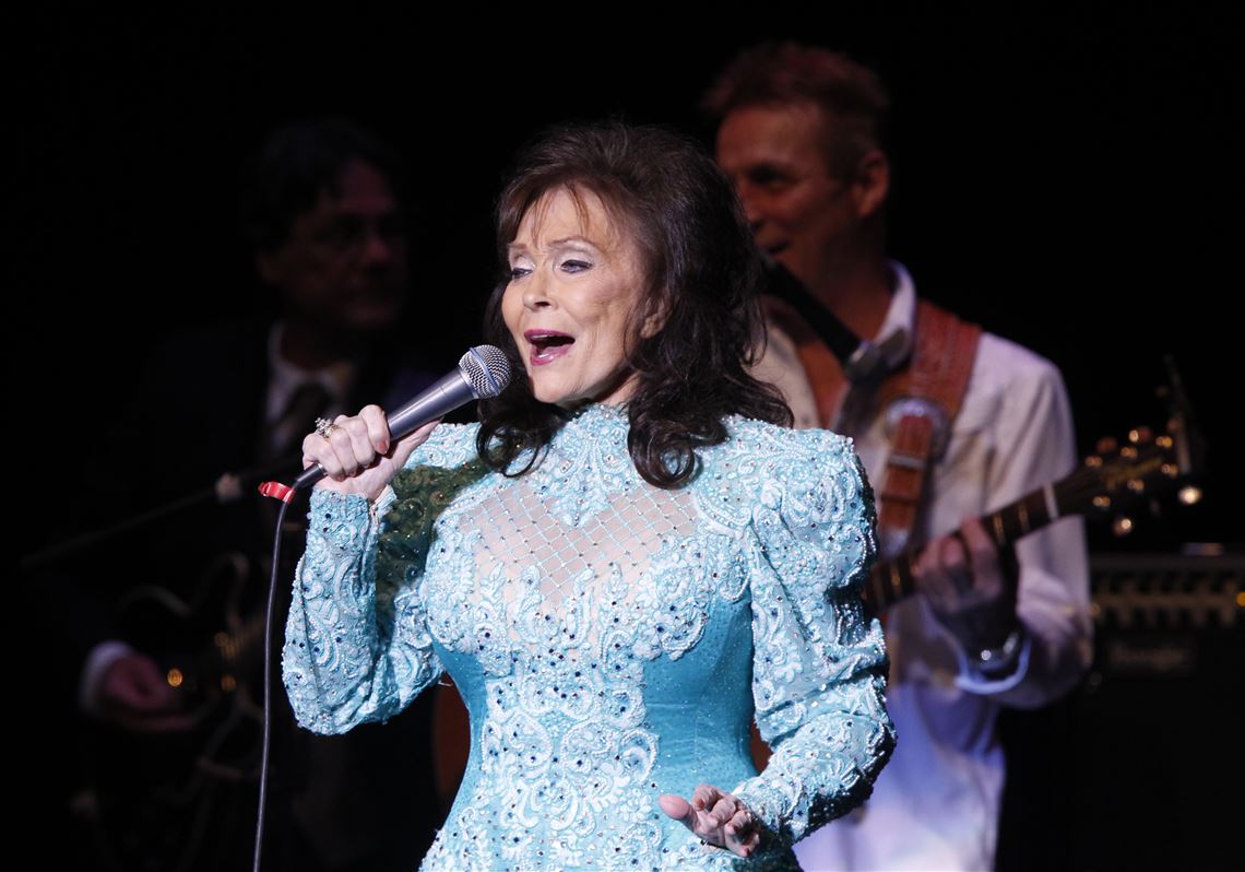 Country singer Loretta Lynn had stroke, hospitalized | The Blade