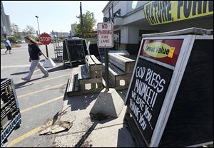  A 'thank you' sign to Maumee is pictured outside the Andersons store in Maumee, Friday June 2, 2017.  The Andersons retail stores close on Saturday.