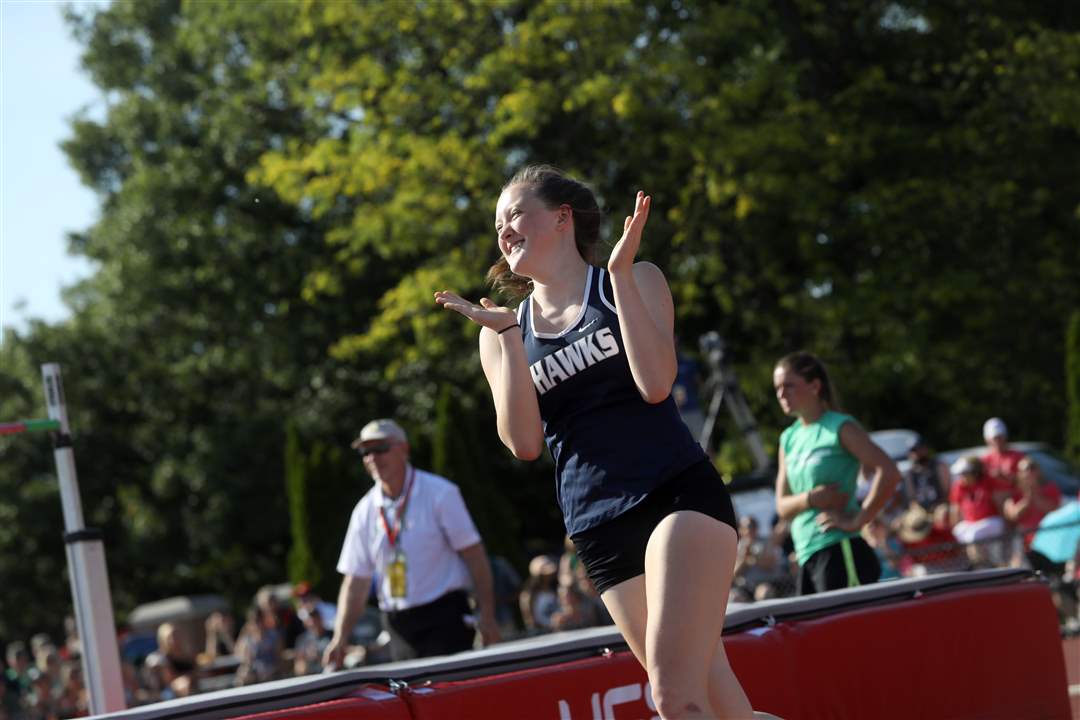 Daugherty-cheers-6-2