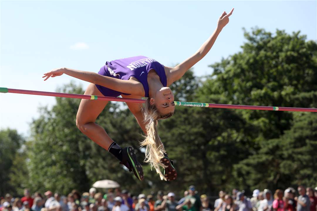 Smith-clears-the-6-2