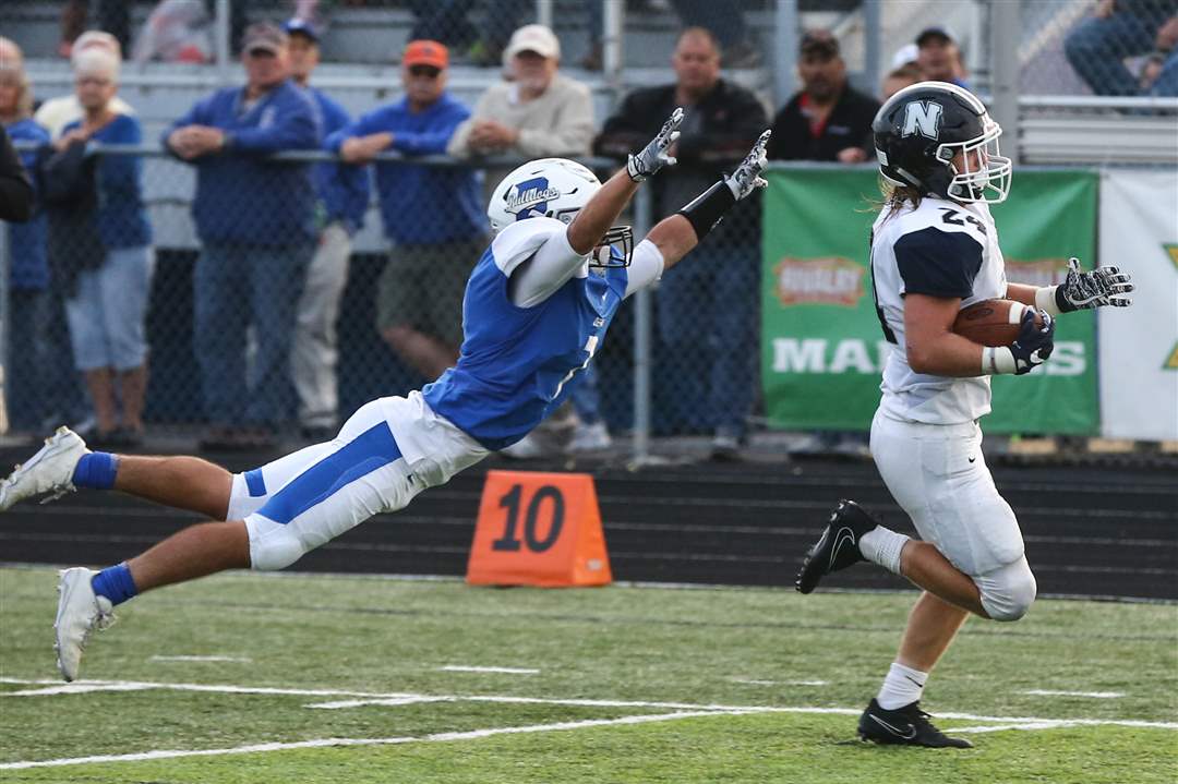 SPT-Napoleonfootball25p-5