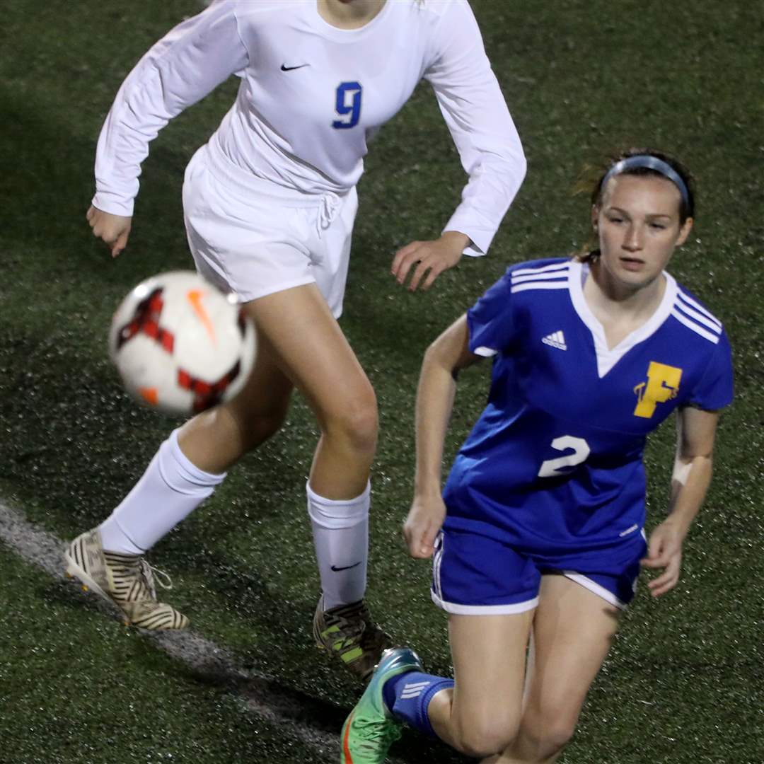 ROV-GirlsSoccer24p-21