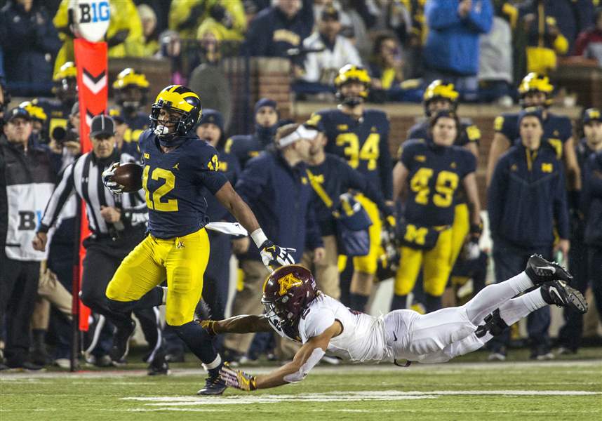 Minnesota-Michigan-Football-17