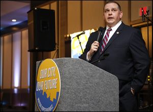 Mayor Wade Kapszukiewicz addresses the guests during his mayoral inaugural ball.