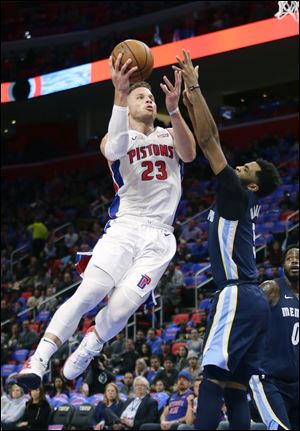 Detroit Pistons forward Blake Griffin goes to the basket against Memphis Grizzlies guard Andrew Harrison.