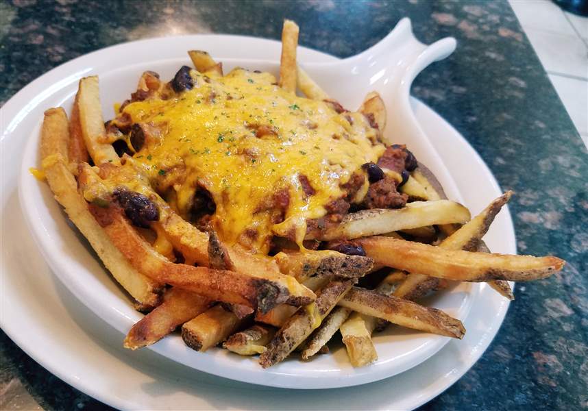 Bedford-Diner-chili-cheese-fries