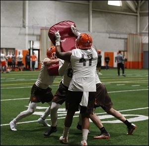 Bowling Green fullback Dorian Hendrix works on a drill with several other players at practice. Hendrix has moved from defense to offense for the Falcons.