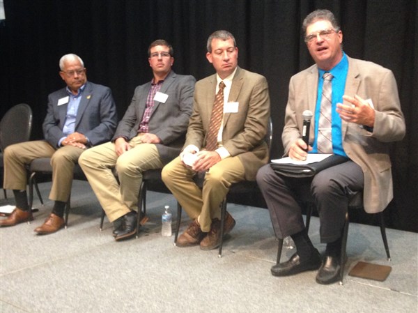 Scientists, others hear farmers’ perspective at algae conference