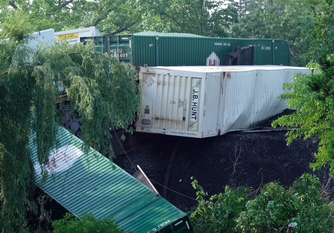 Train Derails After Hitting Car In Swanton Toledo Chicago Rail Route Blocked The Blade