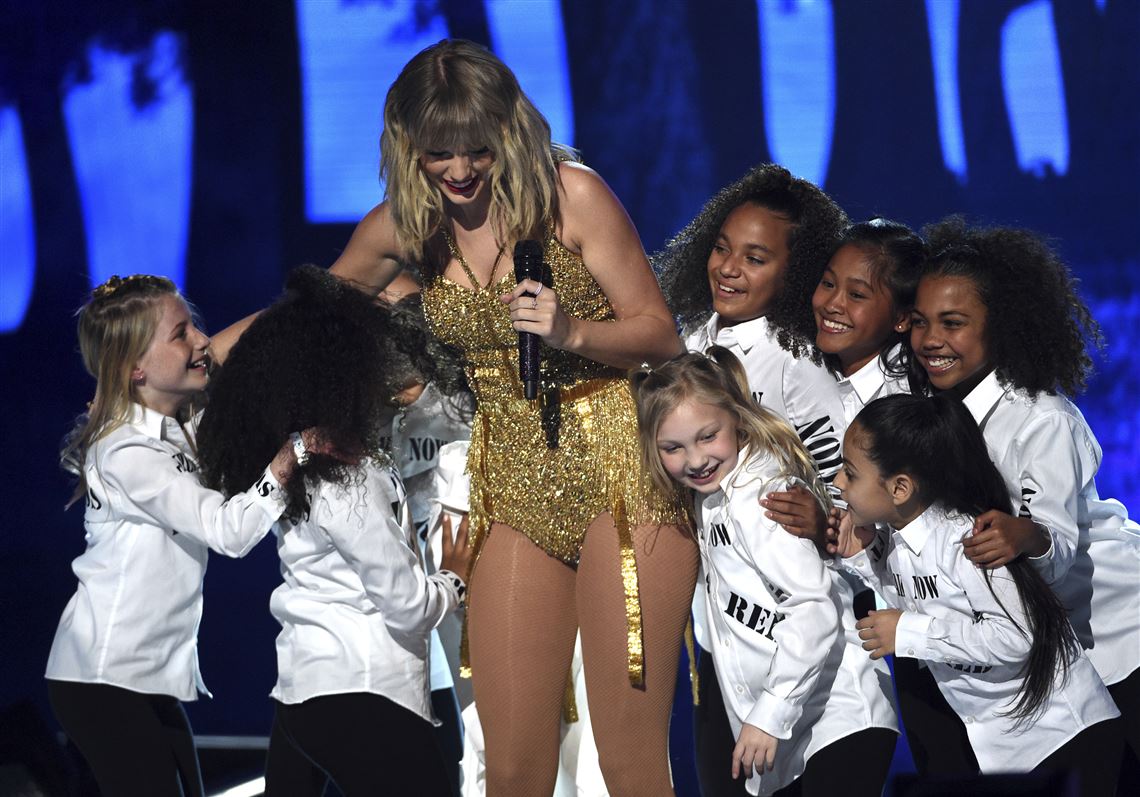 Taylor Swift Named Artist Of The Decade At Amas Toledo Blade