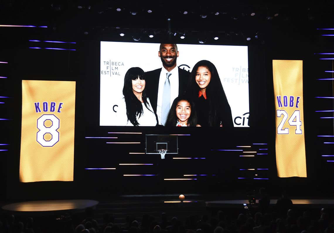 Tickets Or No Tickets Fans Flock To Staples Center To Honor Kobe