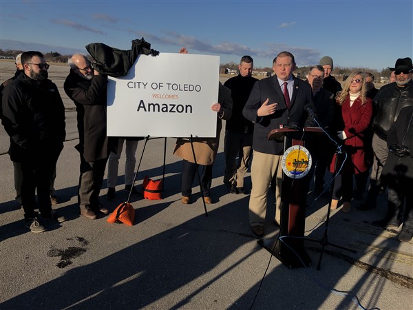 City officials announce Amazon distribution center coming