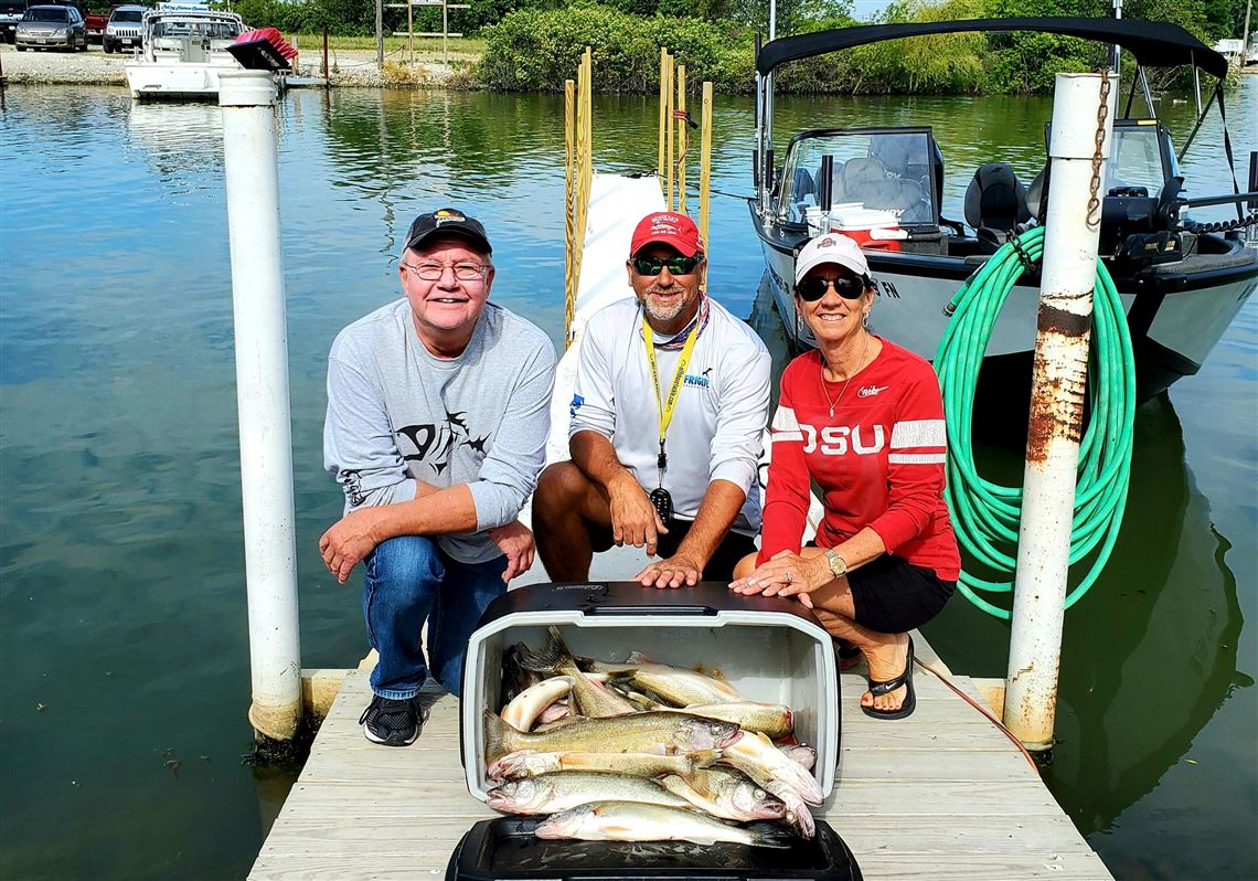 Trolling Shallow for MONSTER Lake Erie Walleye 