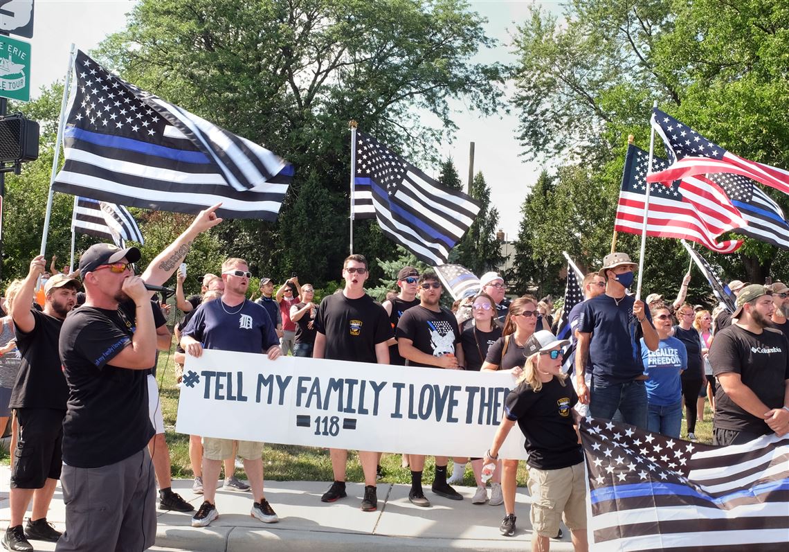 Gallery: Hundreds march in Oregon 'Back the Blue' rally | The Blade
