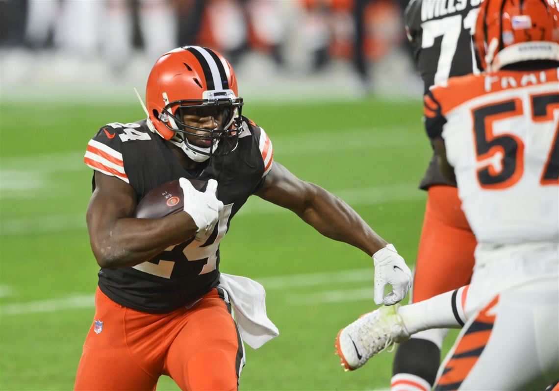 Chubb runs for two scores as Browns hold off Bengals, 35-30