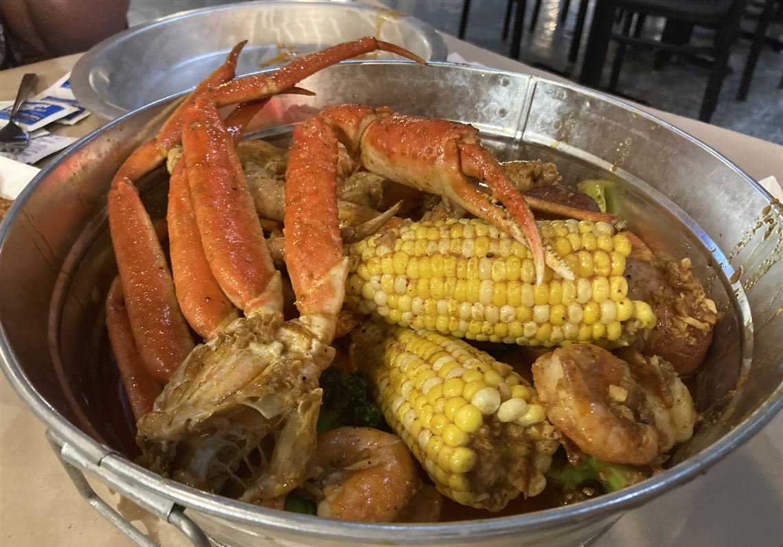 Fish Aside Make A Good Kind Of Mess At Cincy Crab The Blade
