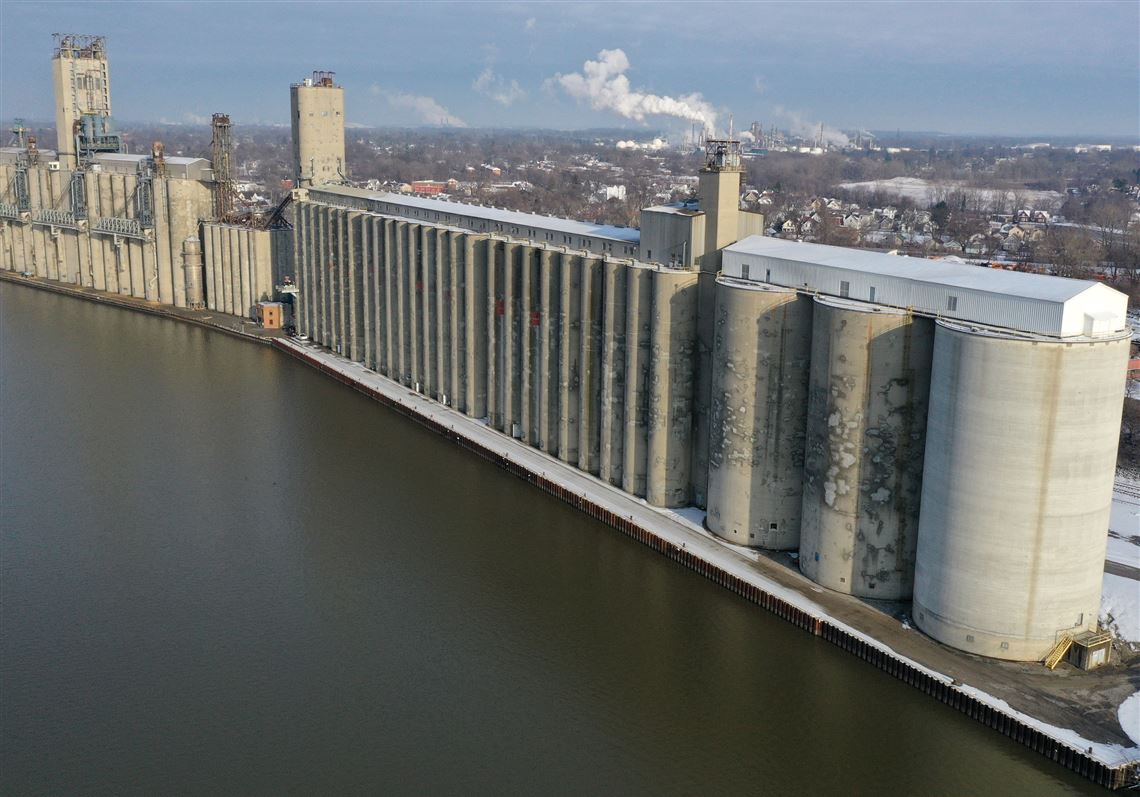 Huge historical mural planned for grain elevator visible from I75 r