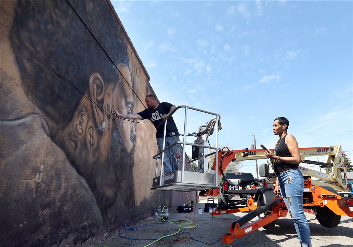 A Mural Was Painted to Honor King Von, But Police Are Trying to Take It  Down