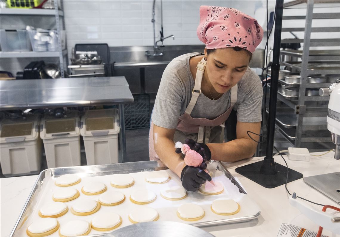 Young pastry chef develops successful online bakery business