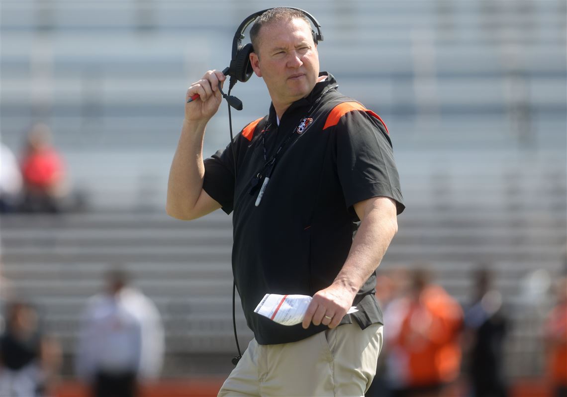 Arriba 72+ imagen bowling green coach Abzlocal.mx