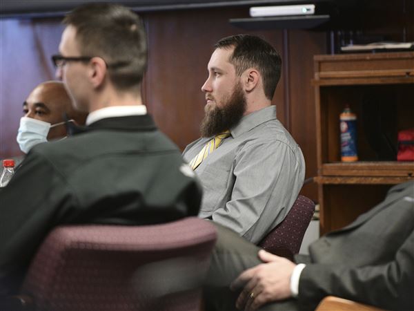 3 accused of assisting governor kidnapping plot stand trial