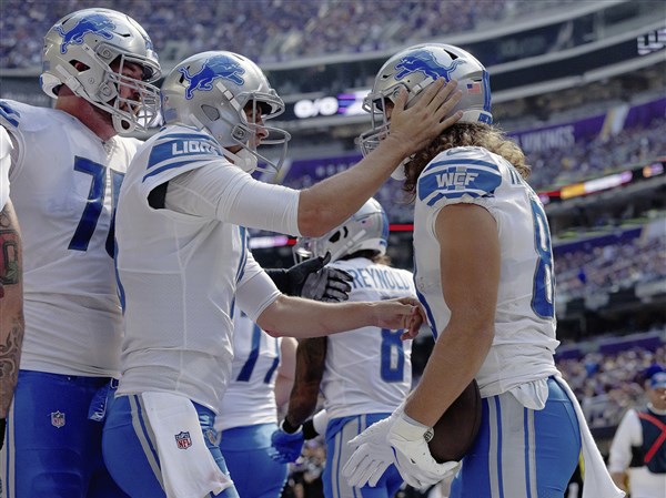 Lions' No. 1 offense hoping to pounce on reeling Patriots