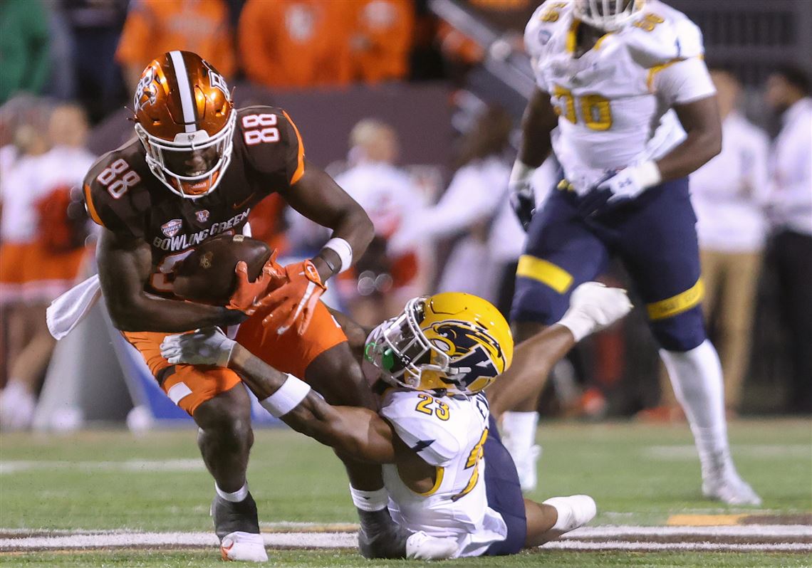 Bowling Green dominates Kent State 49-19 to clinch bowl, win Anniversary  Award - Hustle Belt