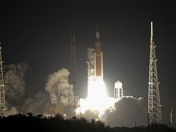 Artemis launch thrills NASA centers in Ohio