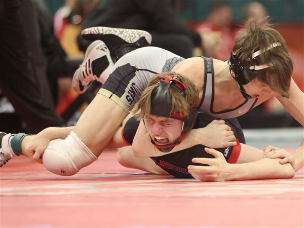 High school wrestling Heres who is back in 2022-23 The Blade image