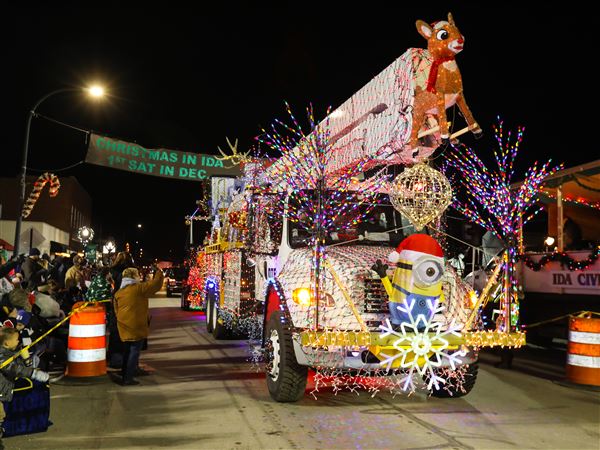Parade of Lights illuminates 40th annual Christmas in Ida festival
