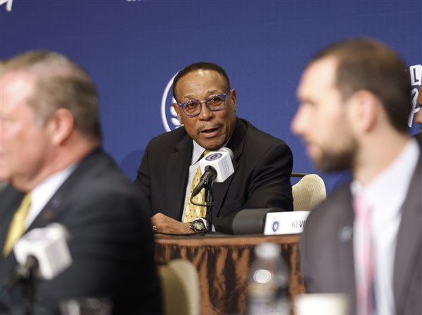 Toledo's Chuck Ealey, Gary Pinkel inducted into College Football Hall ...
