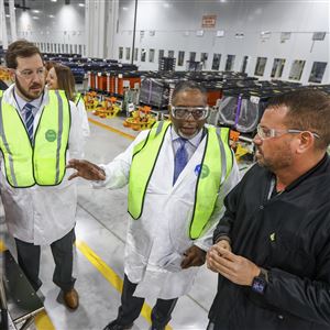 At center Quinton Roberts, Dean of Workforce & Community Services at Owens Community College, talks with area manger Jeff Miner, right, during a tour, Feb. 1, at General Motors Toledo Propulsion Systems in Toledo. (THE BLADE/JEREMY WADSWORTH)