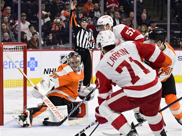 Hart, Laughton lead Flyers past Red Wings